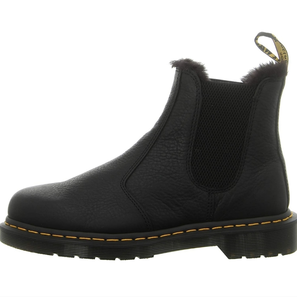 Doc martens pull on